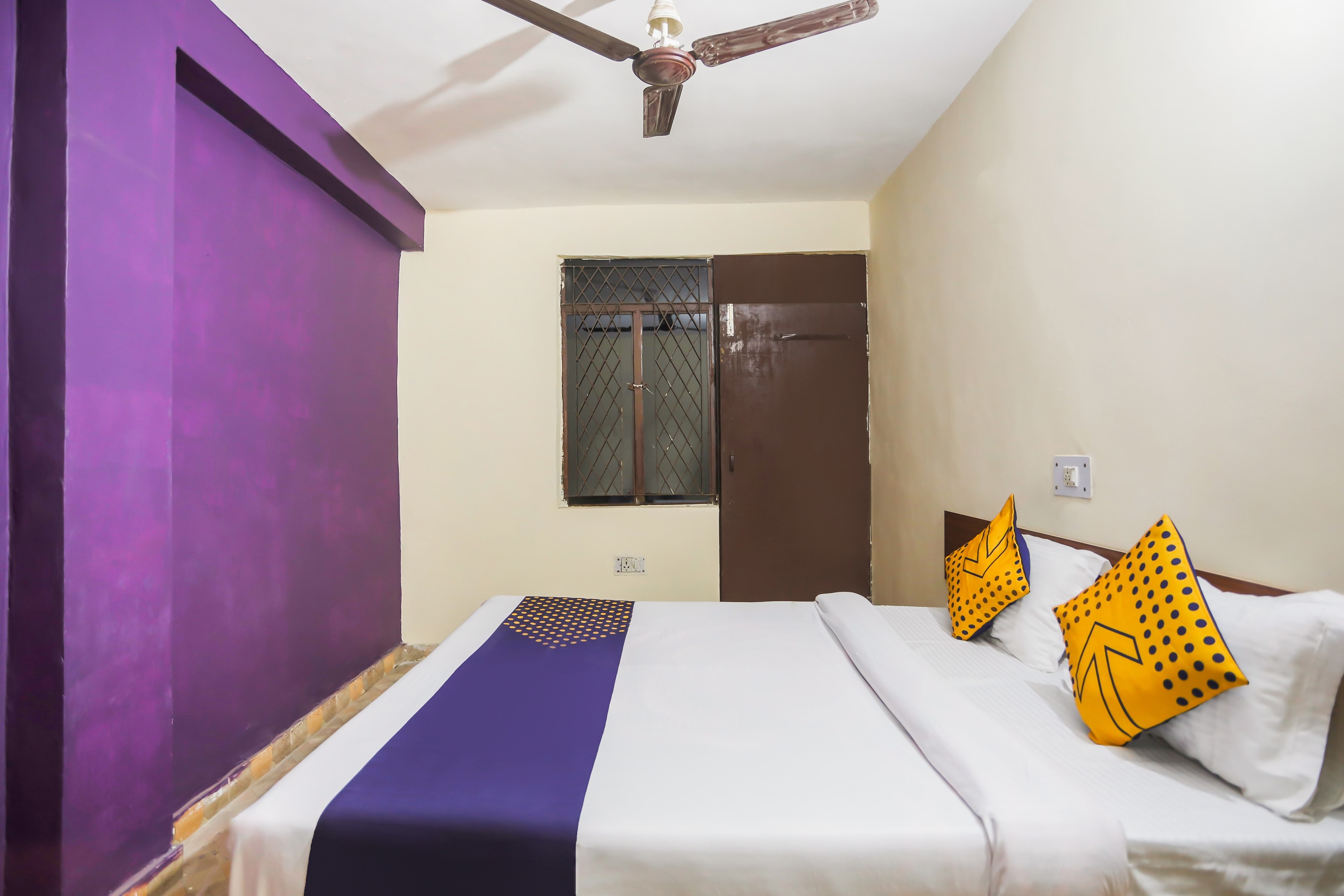 spot on hotel harrys 1 near select citywalk mall