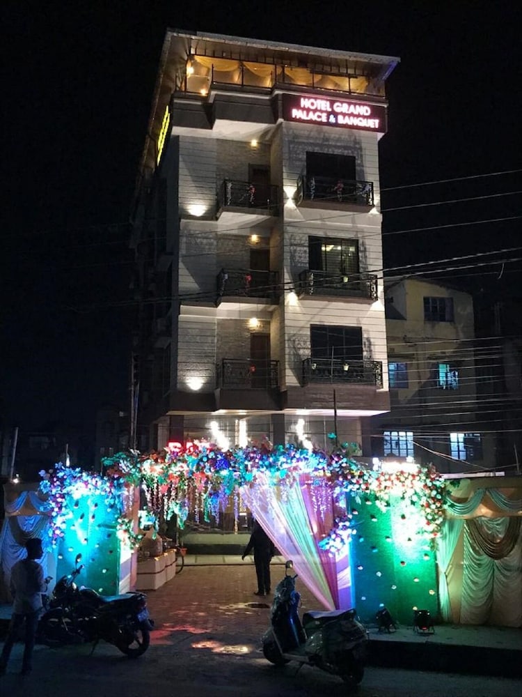 hotel grand palace and banquet