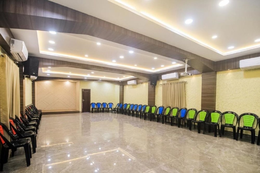 hotel grand palace and banquet