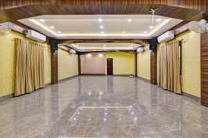 Hotel Grand Palace And Banquet,Darjeeling>>Bagdogra,3 star