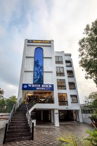 white rock by the solitaire hospitality