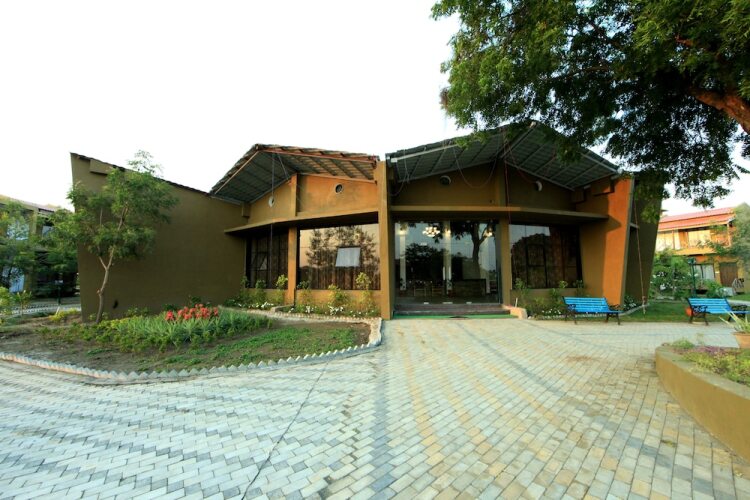 chimur tiger resort at tadoba