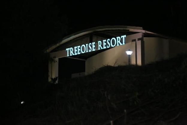 treeoise resort
