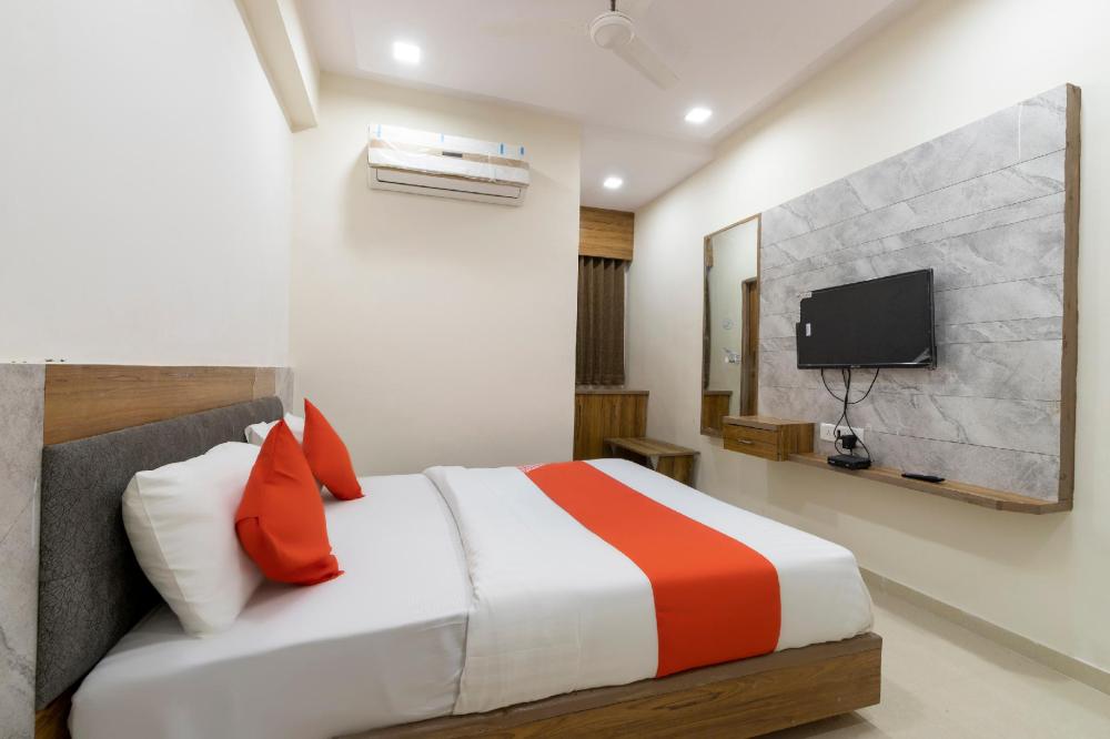 oyo 49524 hotel bhavya