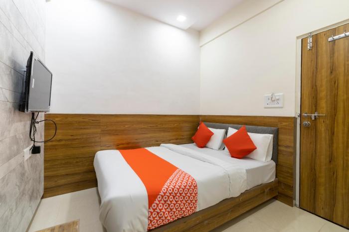 oyo 49524 hotel bhavya
