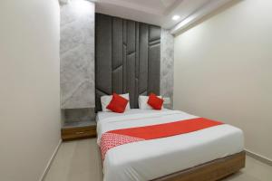 oyo 49524 hotel bhavya