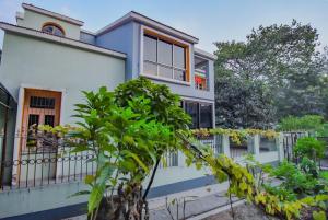 oyo retro residency