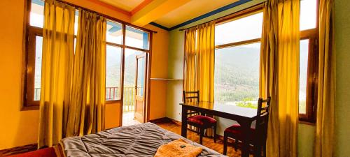 la vaca india manali