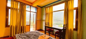 la vaca india manali