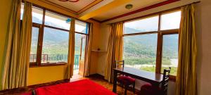 la vaca india manali