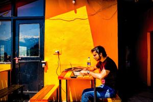 la vaca india manali