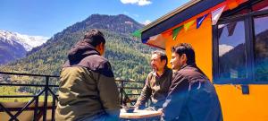 la vaca india manali