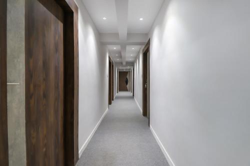 Hotel Shri Nivas,Thaltej>>Ahmedabad,2 star