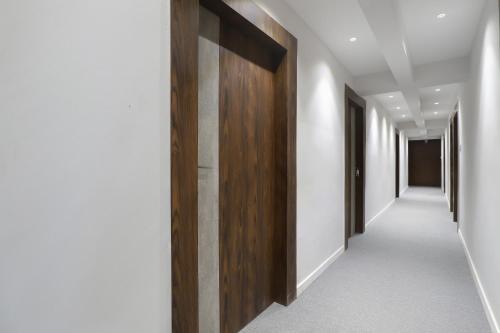 Hotel Shri Nivas,Thaltej>>Ahmedabad,2 star