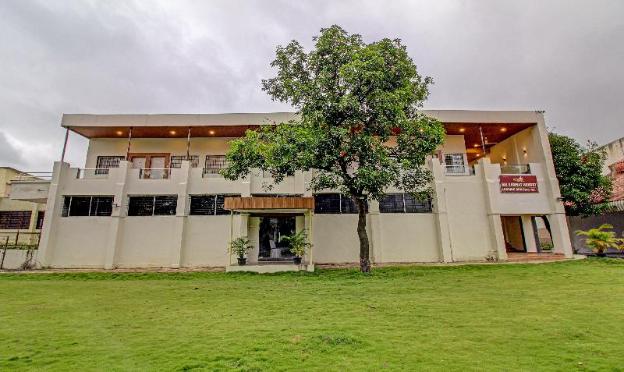 treebo sai samrat resort satara