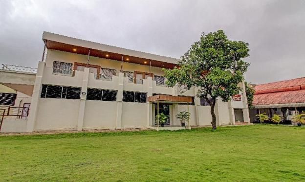 treebo sai samrat resort satara
