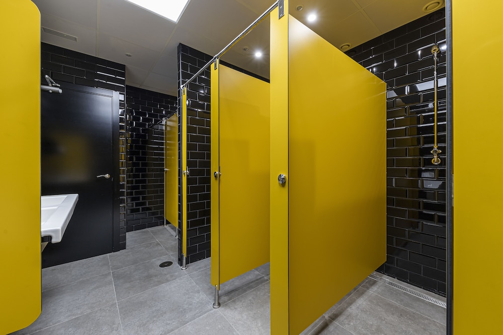 art seven hostel capsules