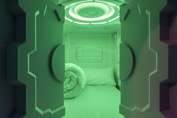 art seven hostel capsules