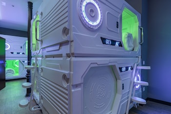 art seven hostel capsules