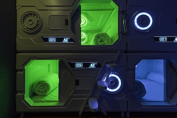 art seven hostel capsules