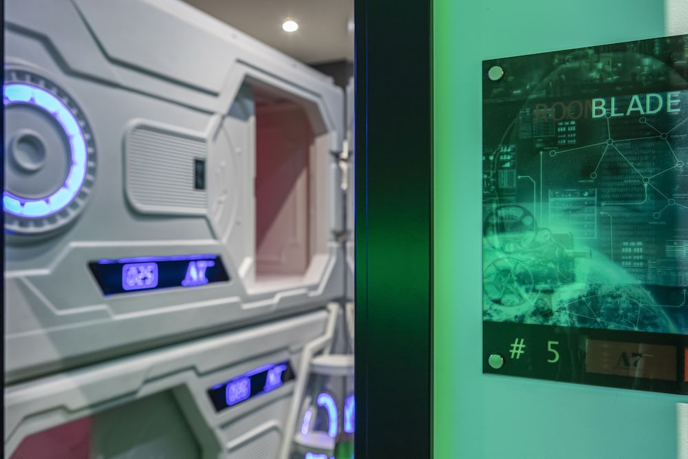 art seven hostel capsules