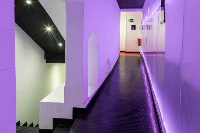 art seven hostel capsules