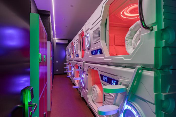 art seven hostel capsules