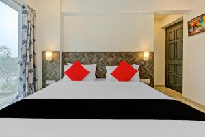 Capital O 77851 Hotel Jr Residency,Plot No 16,Plot No 16, Sector 24 Next To Structwel Consultants, Turbhe, Navi Mumbai, Thane, Maharashtra, India,Mumbai, Navi Mumbai,3 star