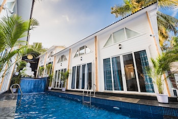 baga hideout premiere