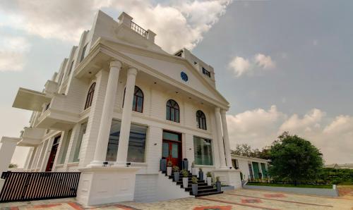 the meridian 10 mins to mahatma gandhi park