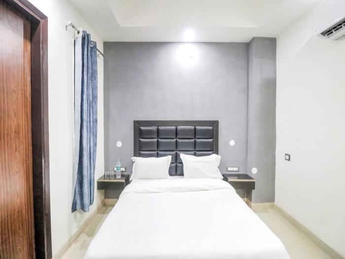 collection o mahavir enclave near dashrath puri metro station