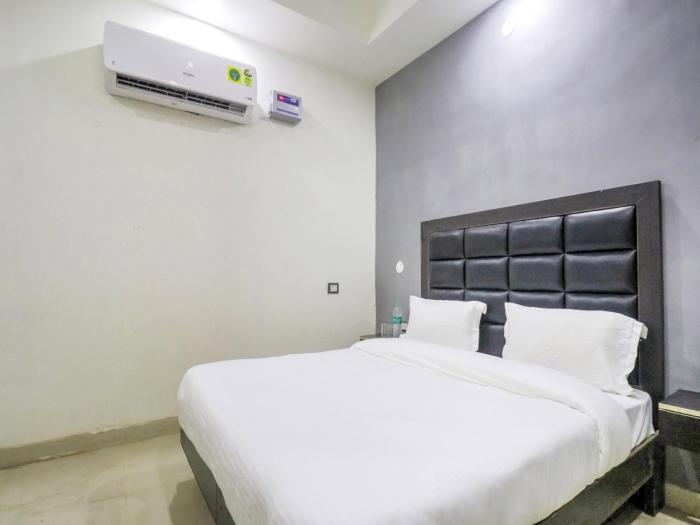 collection o mahavir enclave near dashrath puri metro station