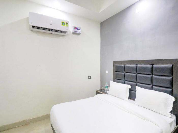 collection o mahavir enclave near dashrath puri metro station