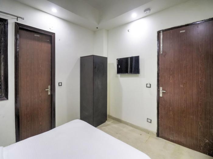collection o mahavir enclave near dashrath puri metro station