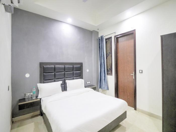 collection o mahavir enclave near dashrath puri metro station