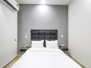 Collection O Mahavir Enclave Near Dashrath Puri Metro Station,New Delhi>>Delhi,3 star