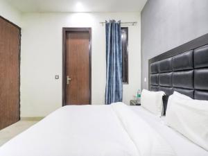 collection o mahavir enclave near dashrath puri metro station
