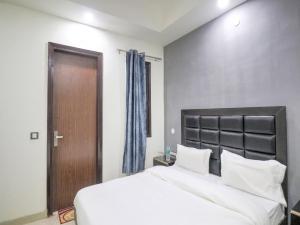 collection o mahavir enclave near dashrath puri metro station