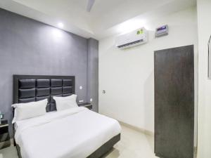 collection o mahavir enclave near dashrath puri metro station