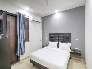 collection o mahavir enclave near dashrath puri metro station