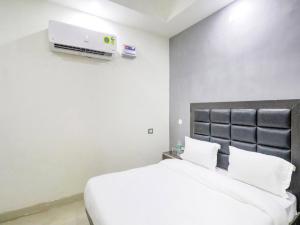 Collection O Mahavir Enclave Near Dashrath Puri Metro Station,New Delhi>>Delhi,3 star