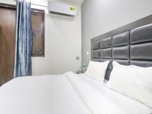 collection o mahavir enclave near dashrath puri metro station