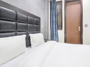 collection o mahavir enclave near dashrath puri metro station