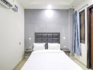 collection o mahavir enclave near dashrath puri metro station
