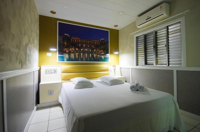 calamares hotel adult only