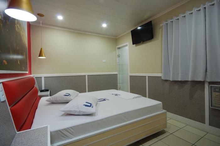 calamares hotel adult only