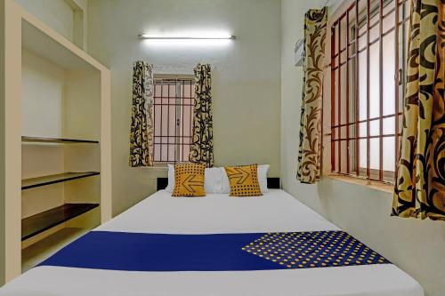 collection o velachery railway junction formerly vijay guest house