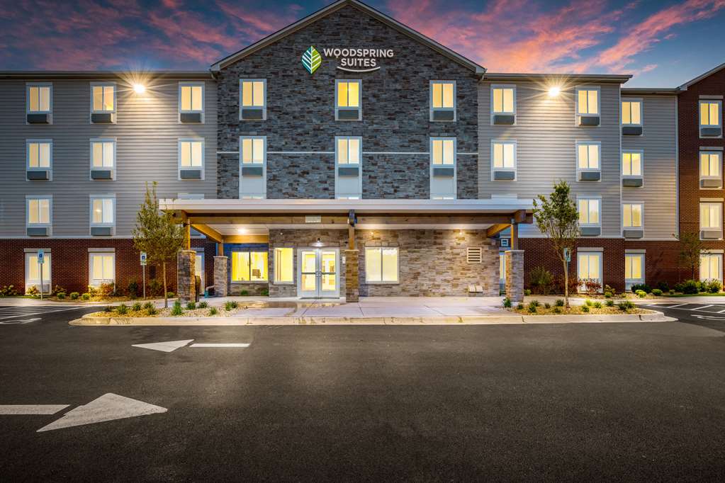 Woodspring Suites Elgin - Chicago,Elgin>>Chicago,2.5 star