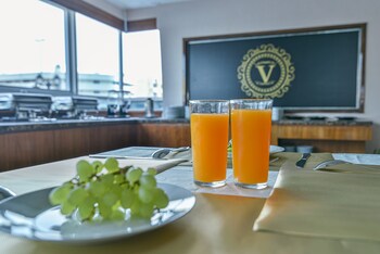 vista hotel apartments deluxe