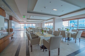 vista hotel apartments deluxe